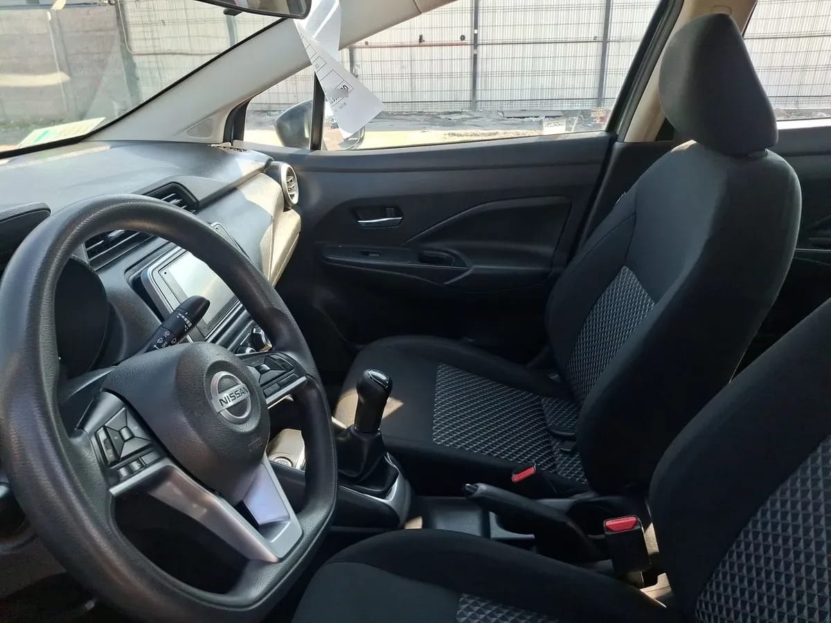 Nissan Versa 1.6 Sense 4x2 Radio Touch Mt 4p año 2023