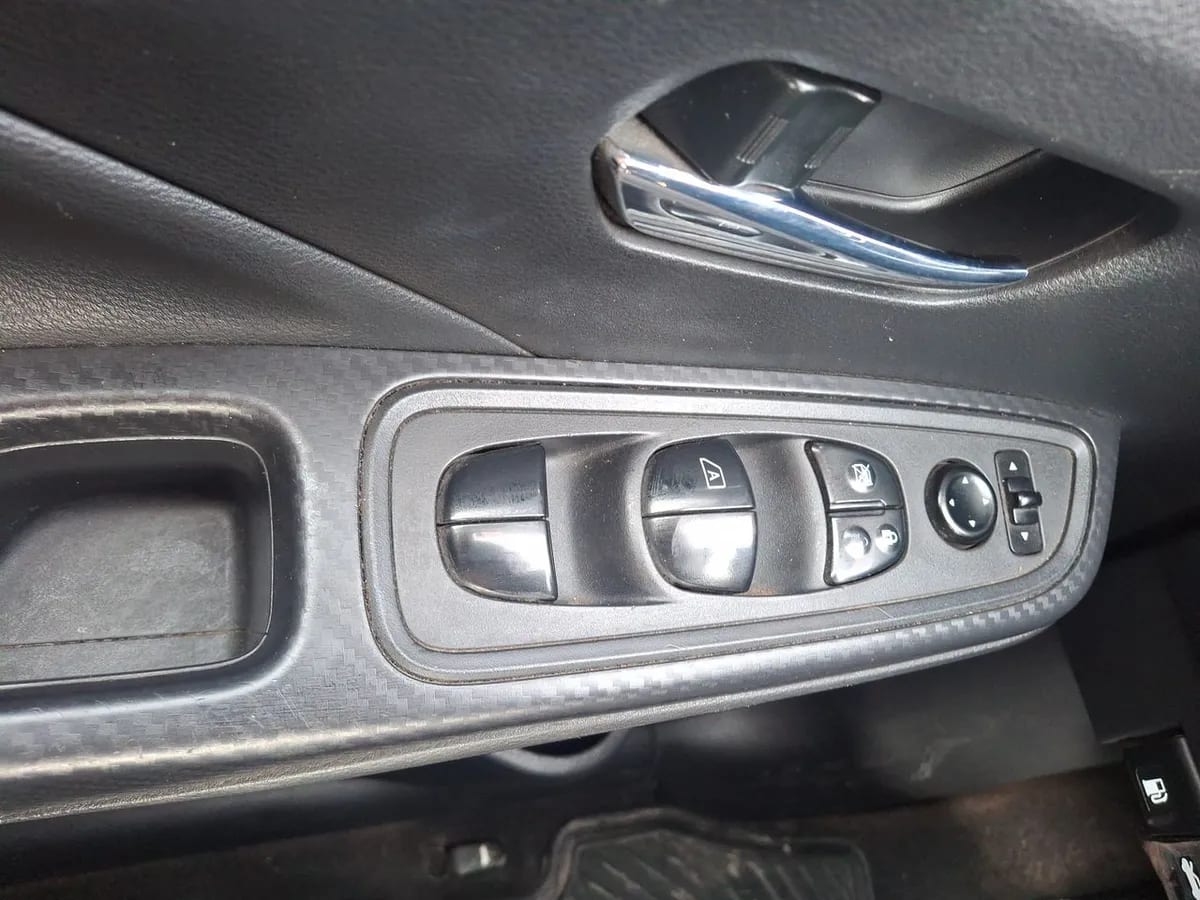 Nissan Versa 1.6 Sense 4x2 Radio Touch Mt 4p año 2023