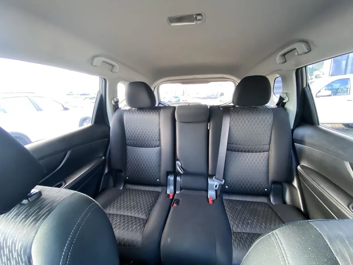 Nissan X-Trail 2.5 Sense 4x2 2row Cvt At 5p año 2023