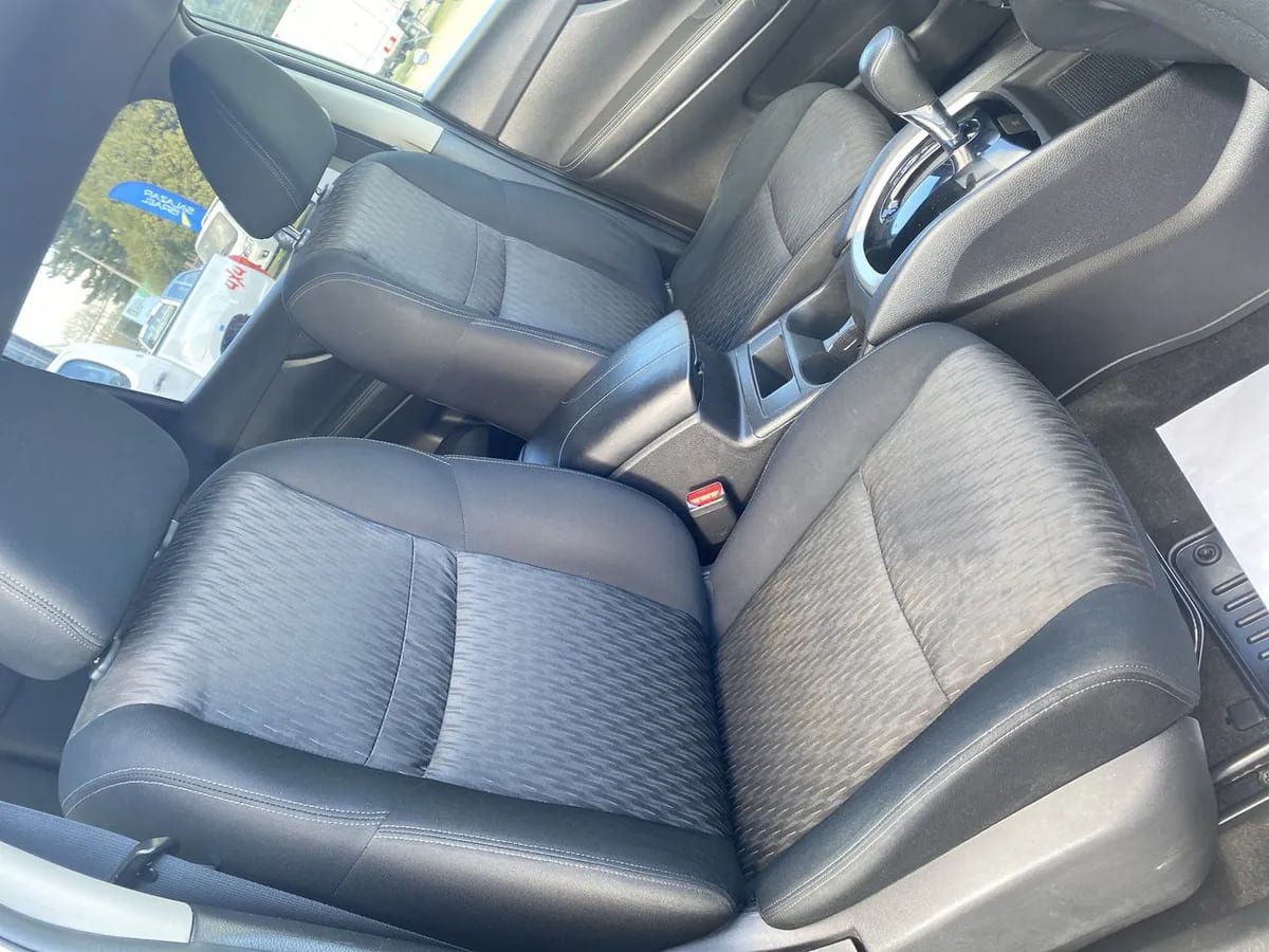 Nissan X-Trail 2.5 Sense 4x2 2row Cvt At 5p año 2023