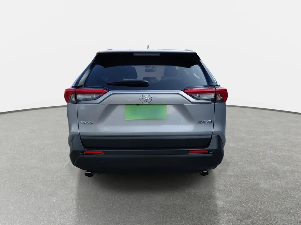 Toyota Rav 4 2.0 Xle 4x2 Cvt At 5p año 2025