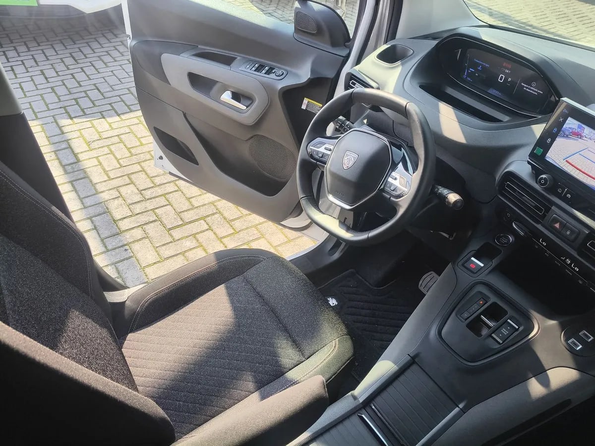 Peugeot Rifter 1.2 Mca Allure Puretech 130 4x2 Eat8 5p año 2026