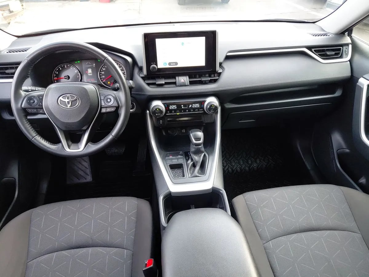 Toyota Rav 4 2.0 Xle 4x2 Cvt At 5p año 2025