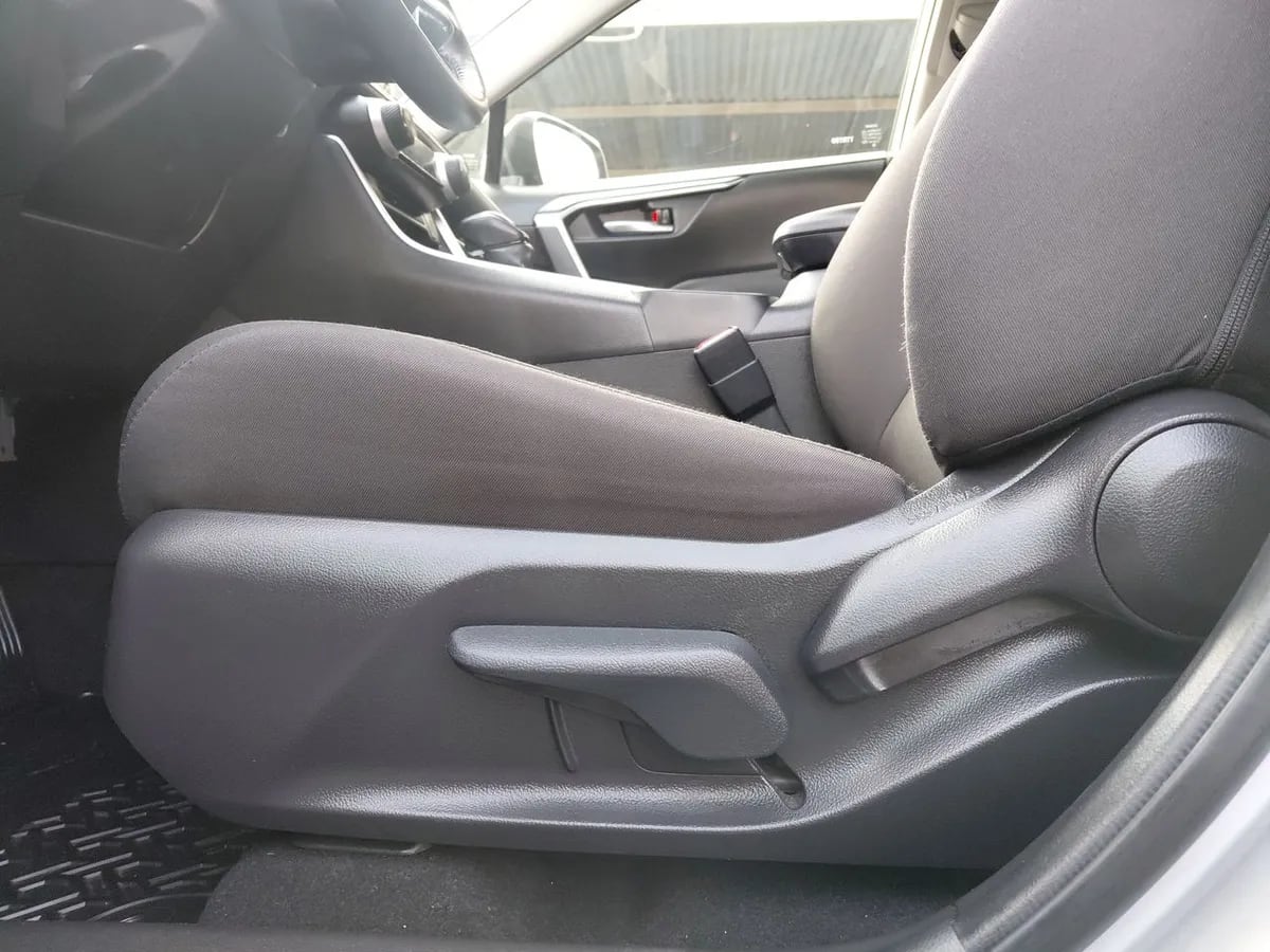 Toyota Rav 4 2.0 Xle 4x2 Cvt At 5p año 2025
