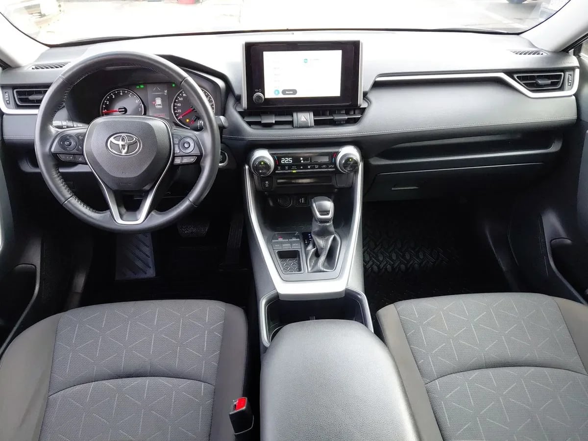Toyota Rav 4 2.0 Xle 4x2 Cvt At 5p año 2025