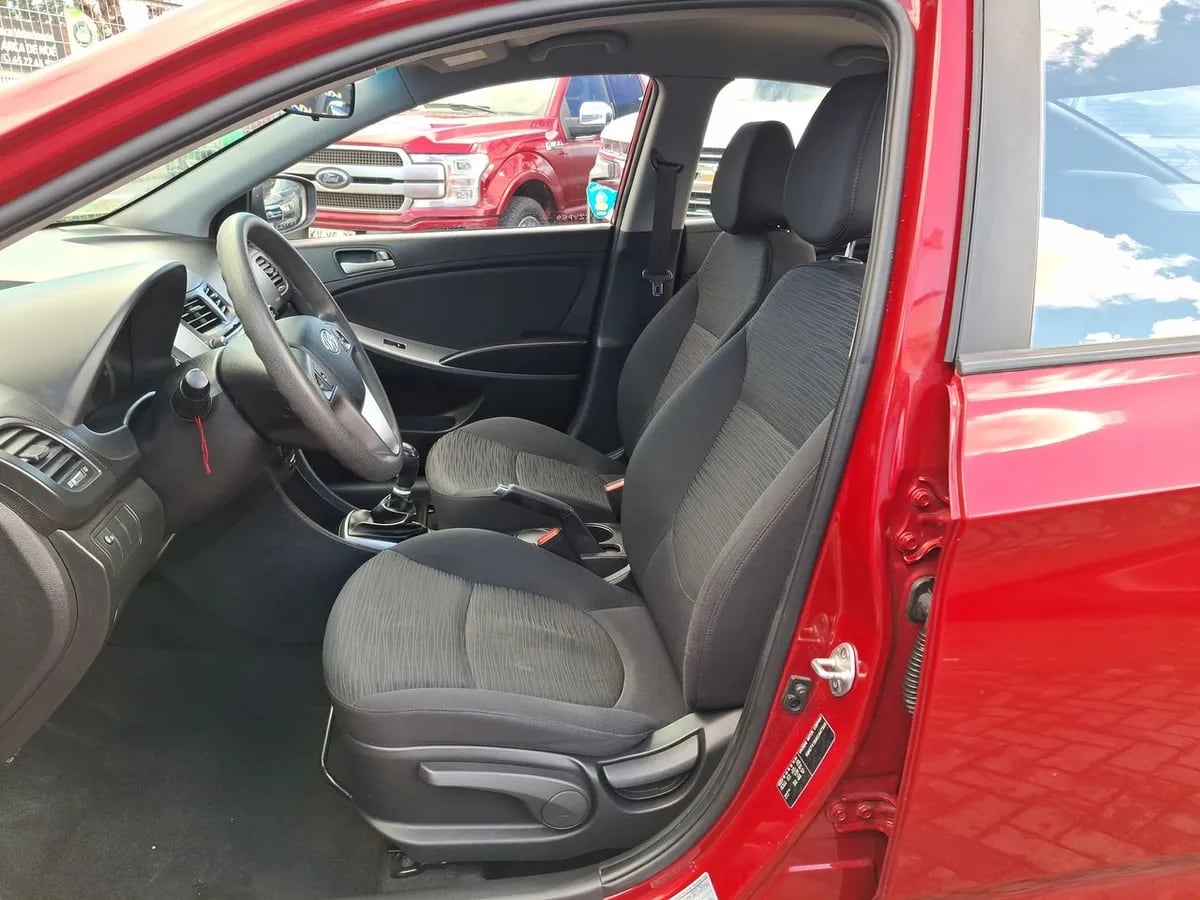 Hyundai Accent 1.4 Gl 4x2 2ab Mt 4p año 2019