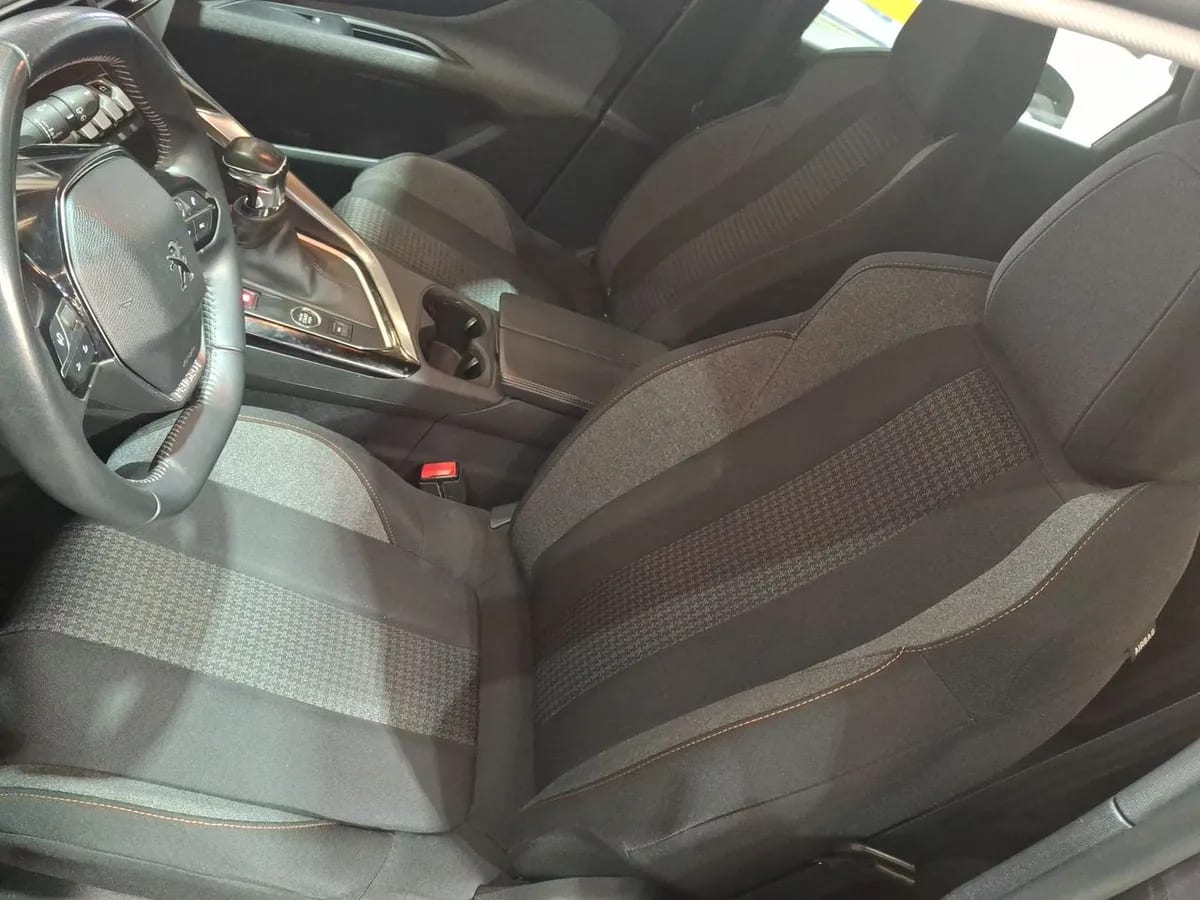 Peugeot 3008 1.2 Active Puretech 4x2 130 Mt6 5p año 2021