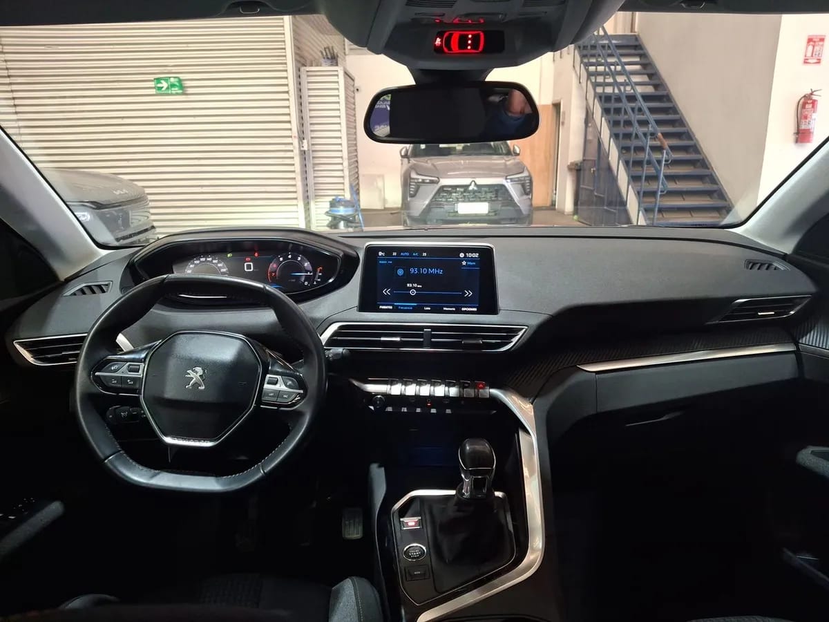 Peugeot 3008 1.2 Active Puretech 4x2 130 Mt6 5p año 2021
