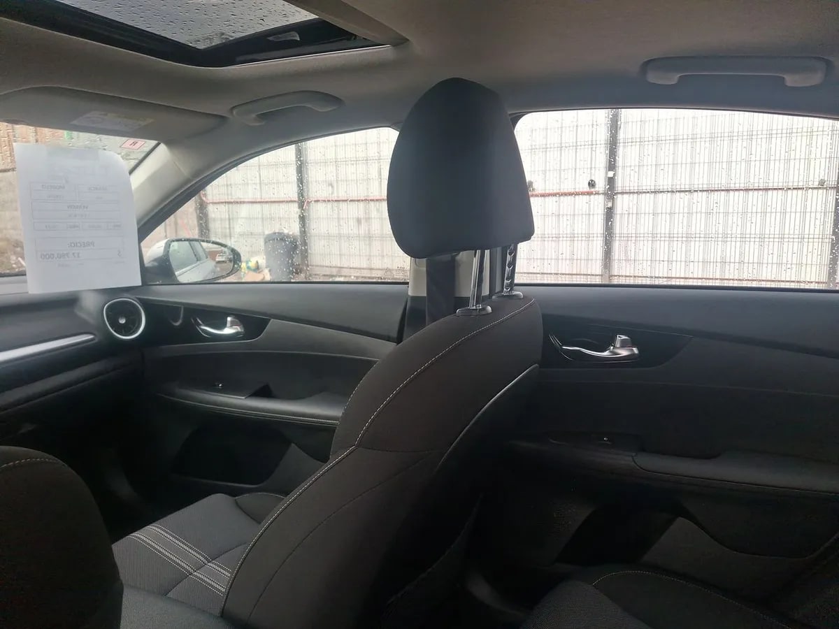 Kia Cerato 1.6 Ex Full 4x2 6at 4p año 2023