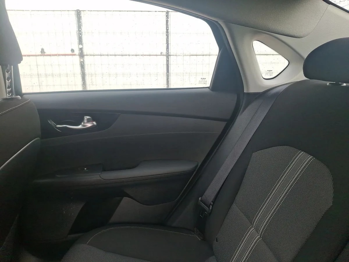 Kia Cerato 1.6 Ex Full 4x2 6at 4p año 2023