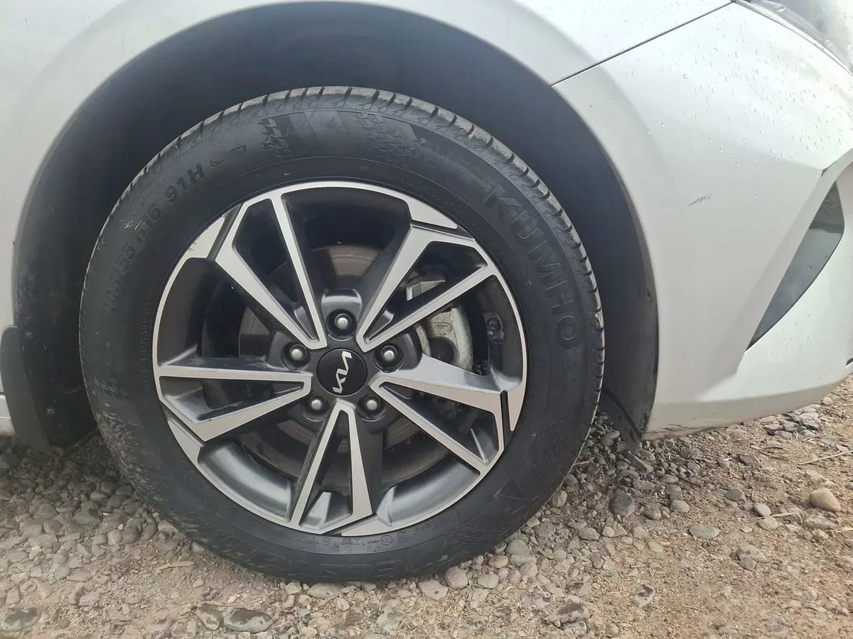 Kia Cerato 1.6 Ex Full 4x2 6at 4p año 2023