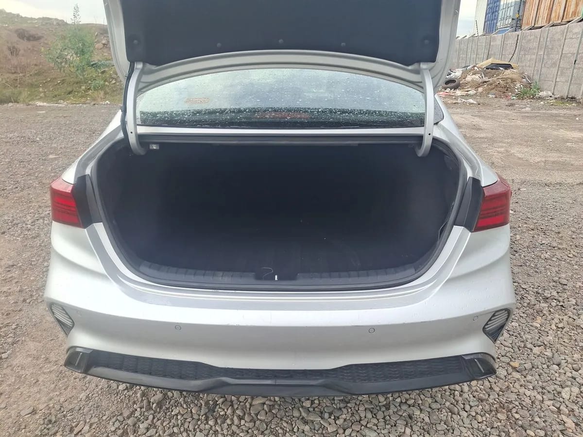 Kia Cerato 1.6 Ex Full 4x2 6at 4p año 2023