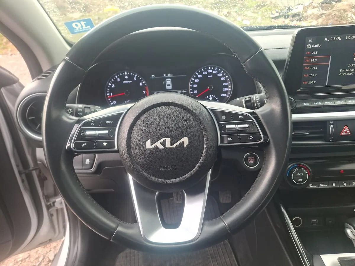 Kia Cerato 1.6 Ex Full 4x2 6at 4p año 2023