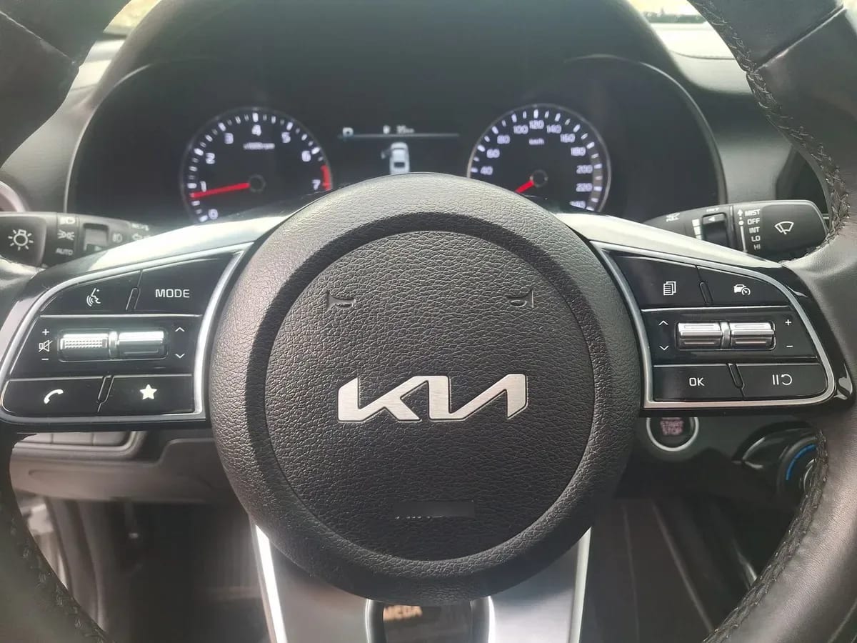 Kia Cerato 1.6 Ex Full 4x2 6at 4p año 2023