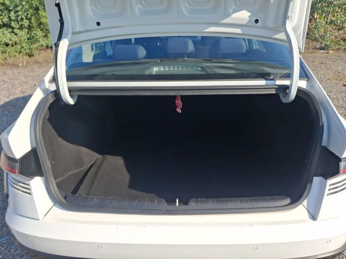 Hyundai Accent 1.5 Plus 4x2 At 4p año 2024