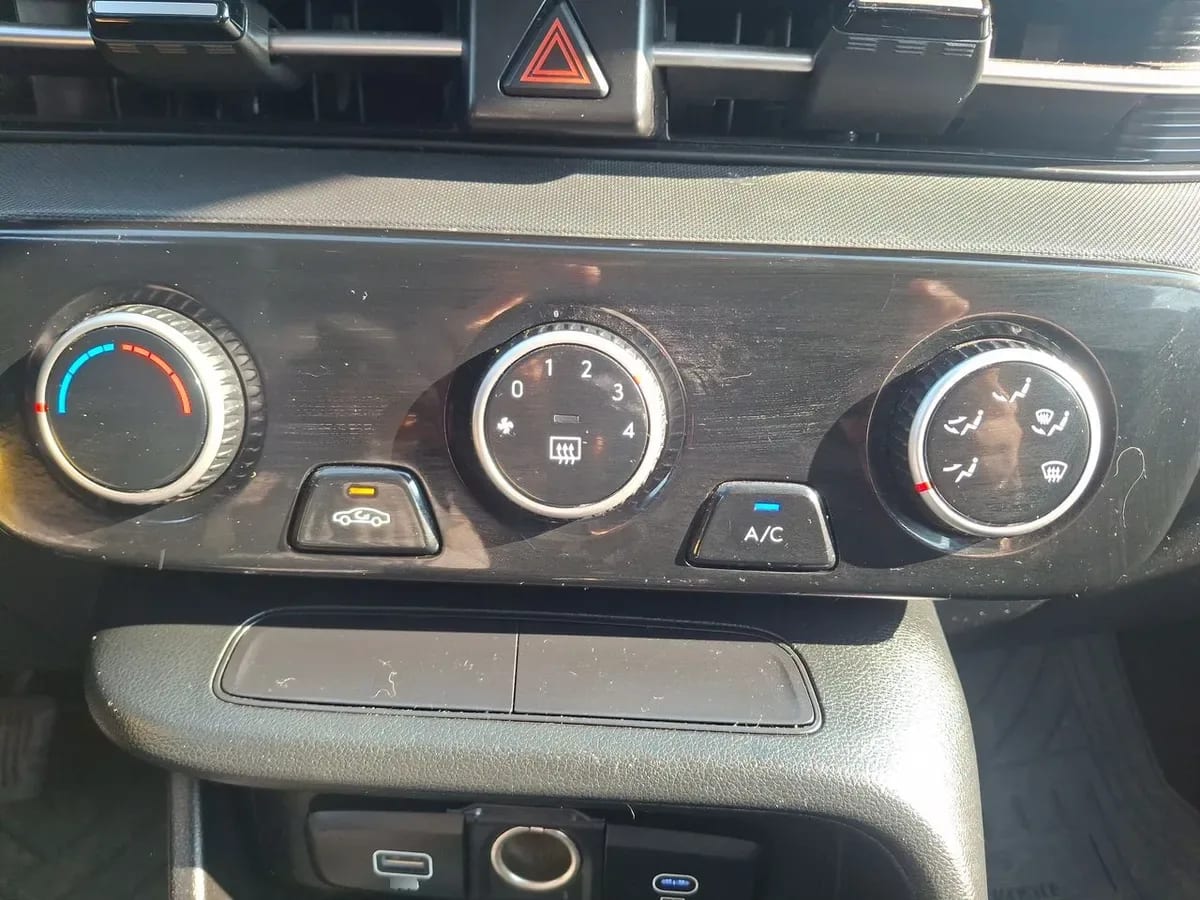 Hyundai Accent 1.5 Plus 4x2 At 4p año 2024