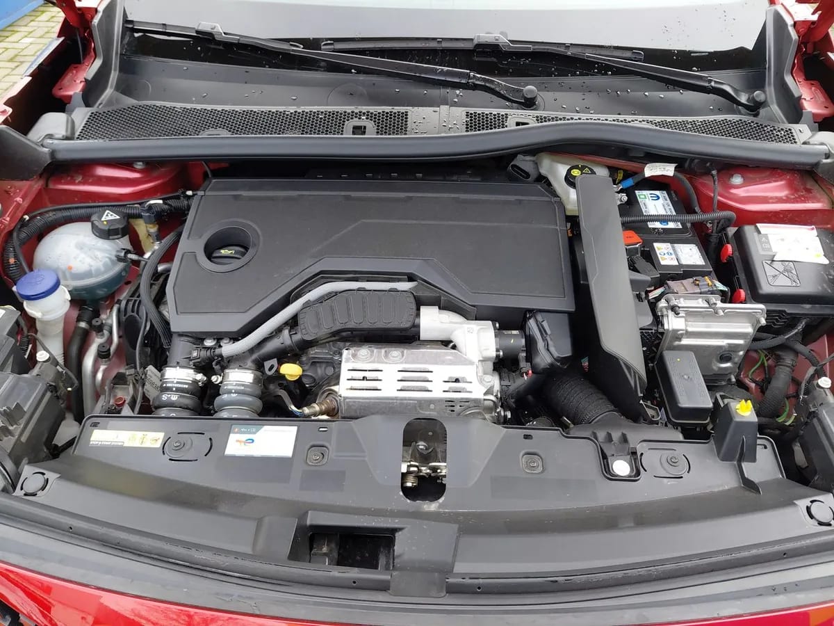 Peugeot 2008 1.2 Mca Allure Mhev 136hp 4x2 At 5p año 2026