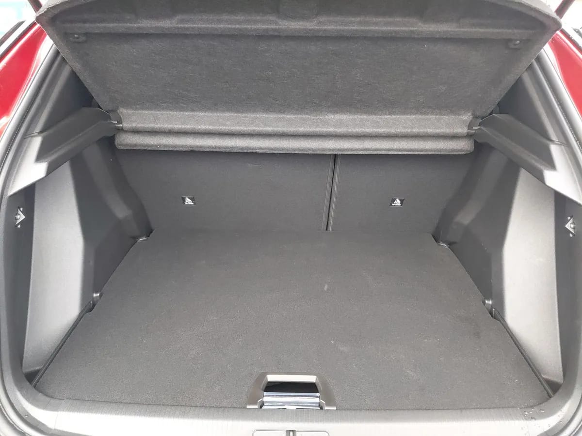 Peugeot 2008 1.2 Mca Allure Mhev 136hp 4x2 At 5p año 2026