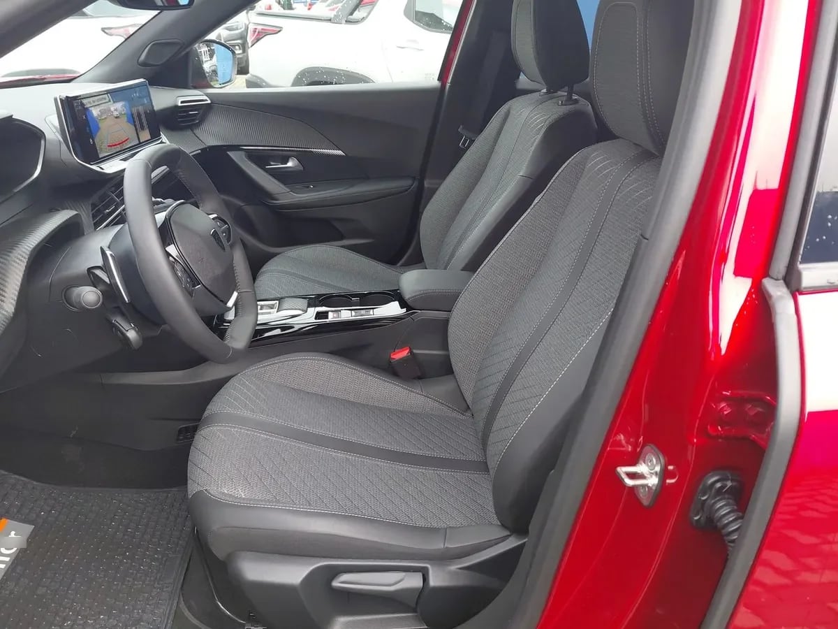 Peugeot 2008 1.2 Mca Allure Mhev 136hp 4x2 At 5p año 2026