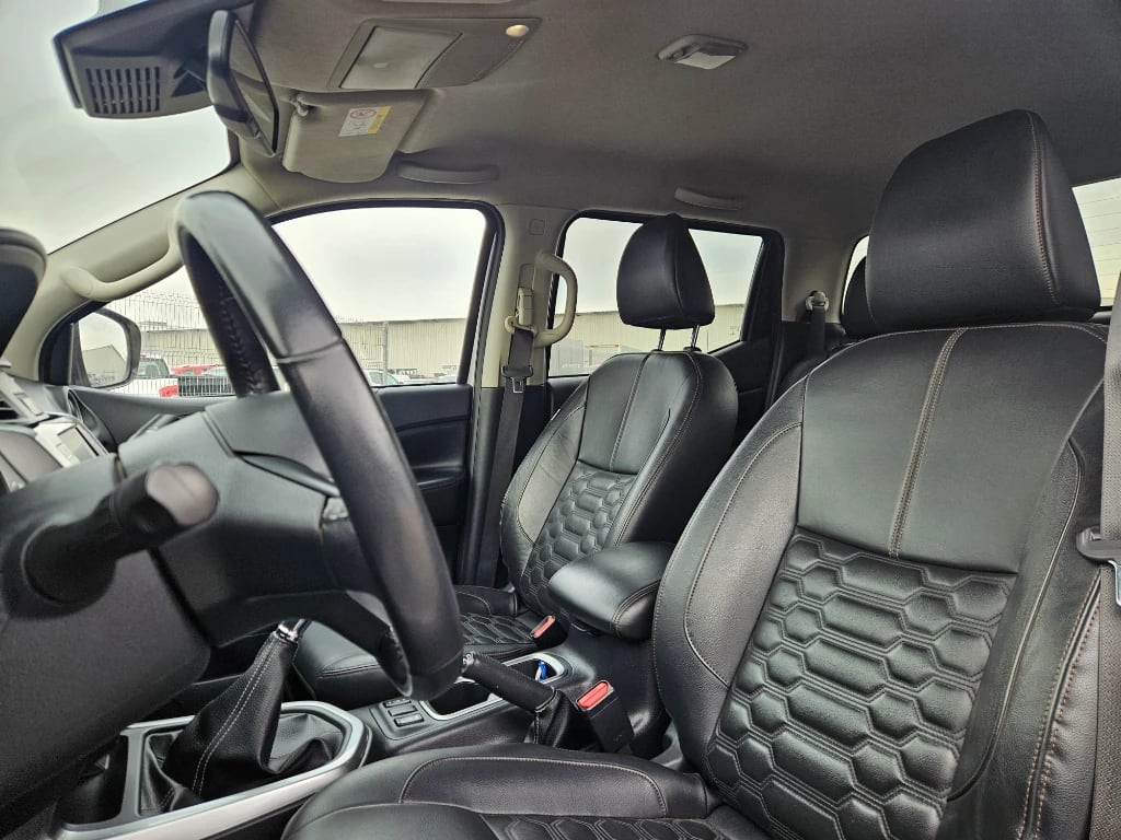 Nissan Navara Dc 4x4 2.3tdi Le año 2023