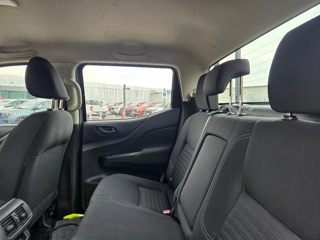 Nissan Navara Dc 4x4 2.3 Tdi Se año 2023