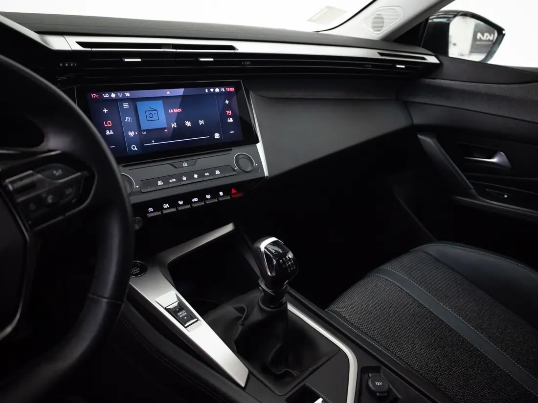 Peugeot 308 1.2 Allure Puretech 130 4x2 Mt 5p año 2023