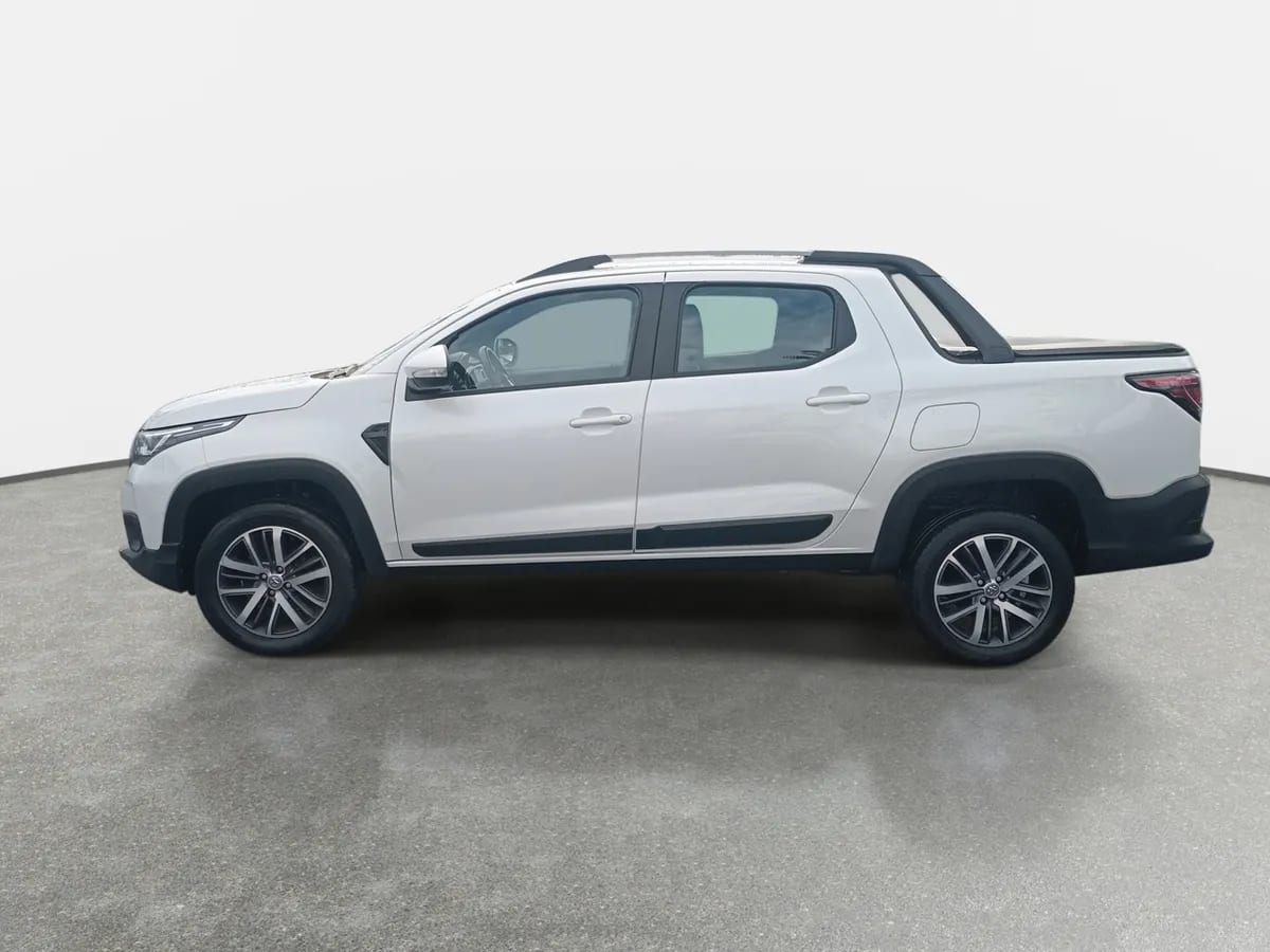 Ram 700 1.3 Laramie 4x2 Dob. Cab. Mt 4p año 2023