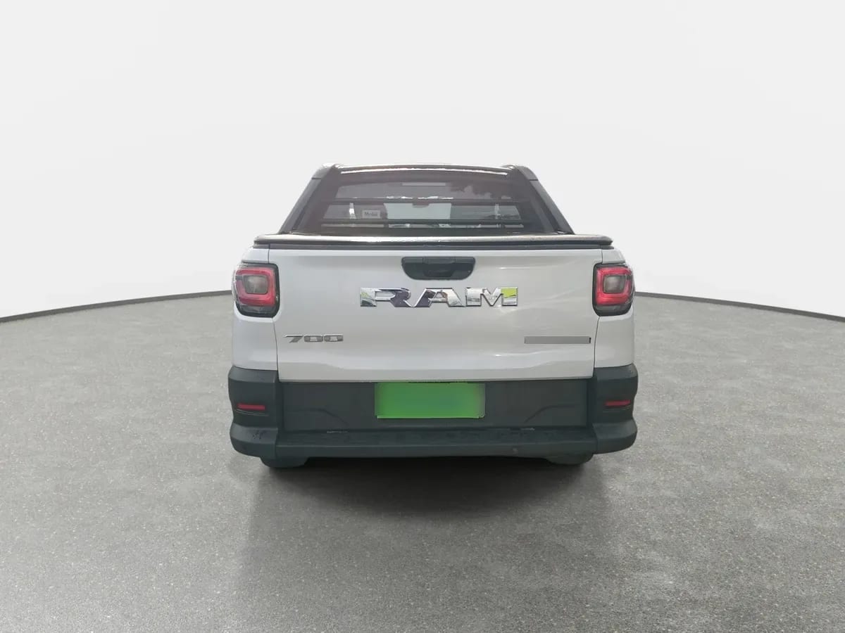 Ram 700 1.3 Laramie 4x2 Dob. Cab. Mt 4p año 2023