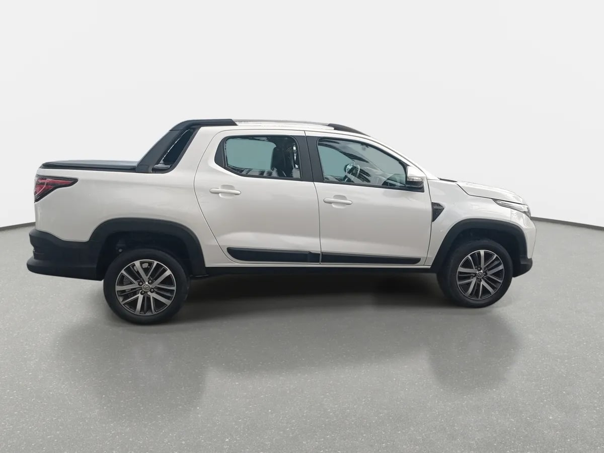 Ram 700 1.3 Laramie 4x2 Dob. Cab. Mt 4p año 2023