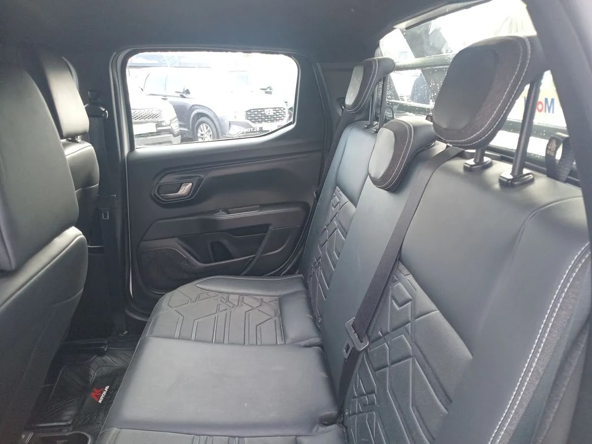 Ram 700 1.3 Laramie 4x2 Dob. Cab. Mt 4p año 2023