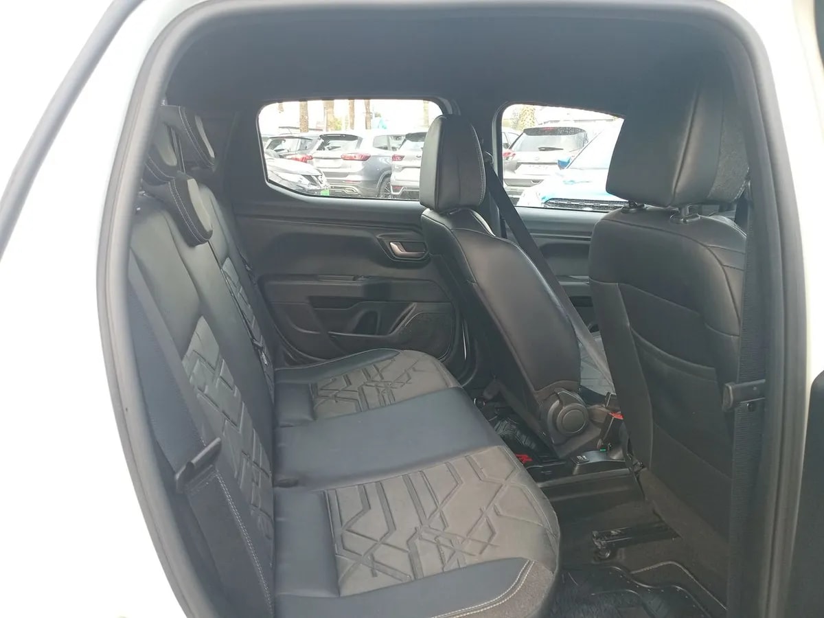 Ram 700 1.3 Laramie 4x2 Dob. Cab. Mt 4p año 2023