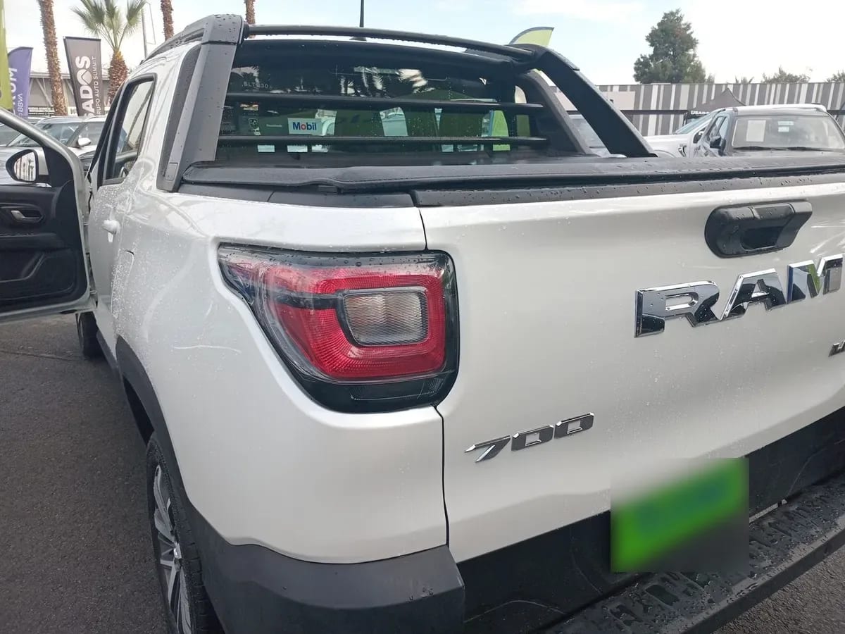 Ram 700 1.3 Laramie 4x2 Dob. Cab. Mt 4p año 2023
