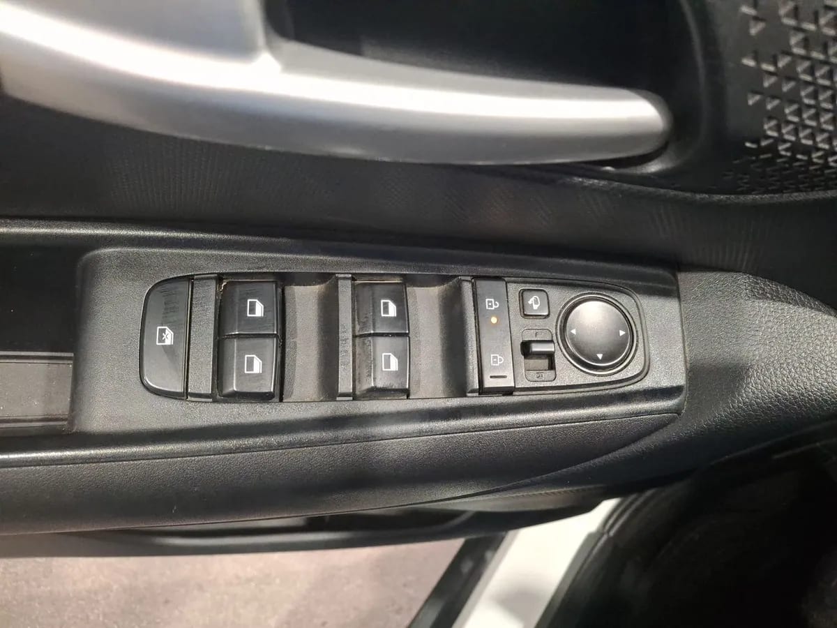 Kia Sonet 1.5 Ex 4x2 Ivt Ri At 5p año 2025