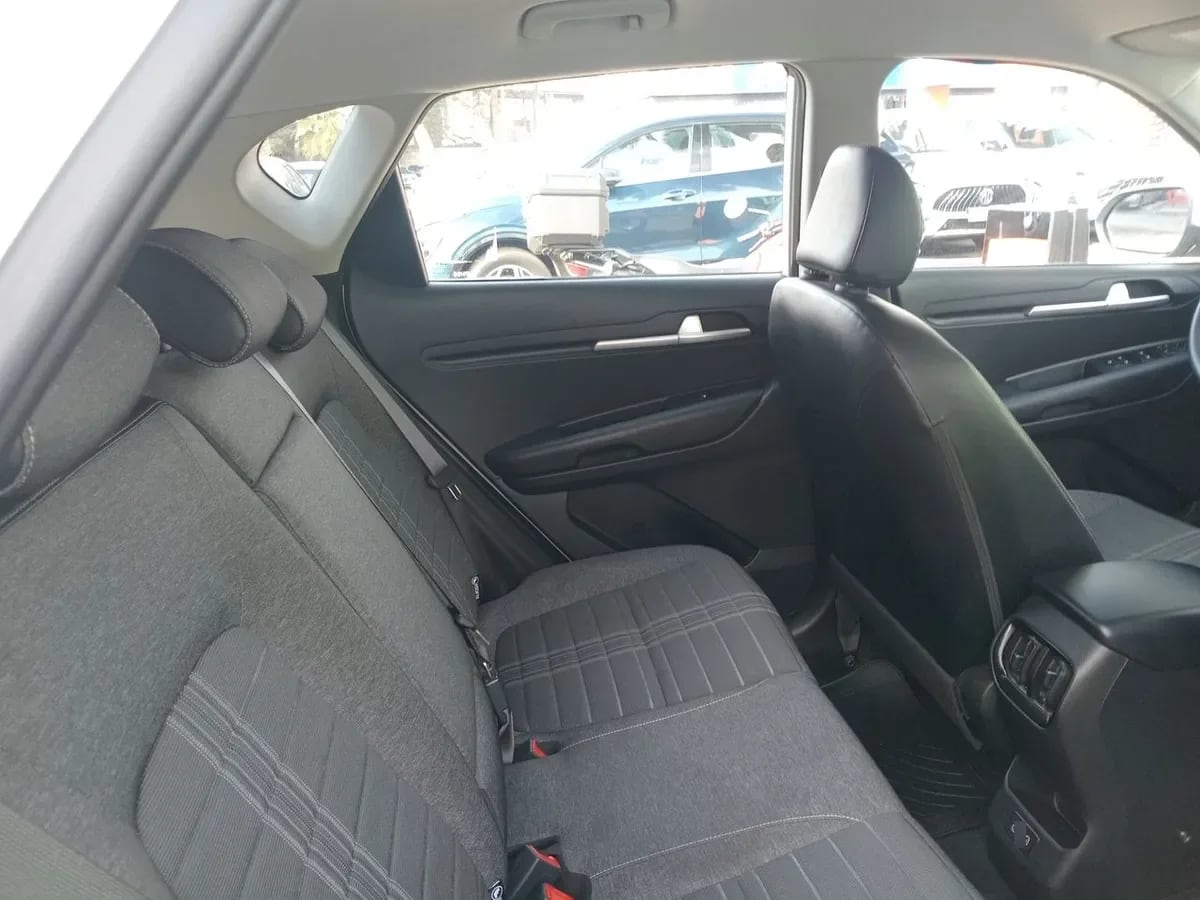 Kia Sonet 1.5 Ex 4x2 Ivt Ri At 5p año 2025