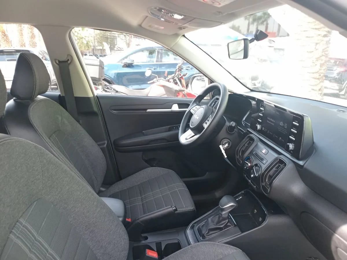Kia Sonet 1.5 Ex 4x2 Ivt Ri At 5p año 2025