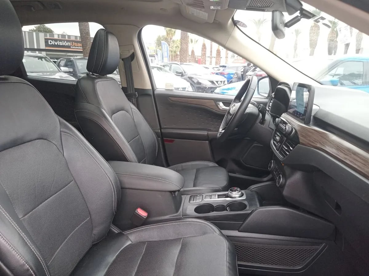 Ford Escape 2.5 Atkinson Titanium Hibrido Awd At 5p año 2021
