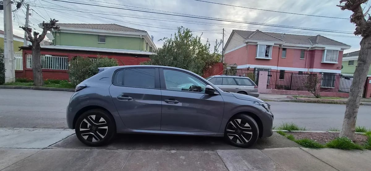PEUGEOT 208 1.2 Active Pack Puretech 75 Mt año 2024