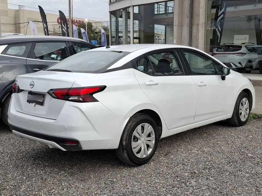 Nissan Versa 1.6 Advance 4x2 Mt 4p año 2026