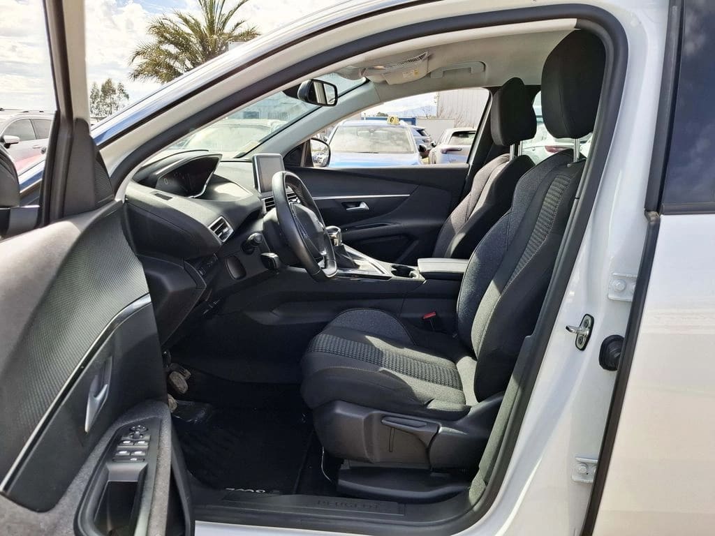 Peugeot 3008 1.2 Active Pack Puretech 130 4x2 Mt6 5p año 2022