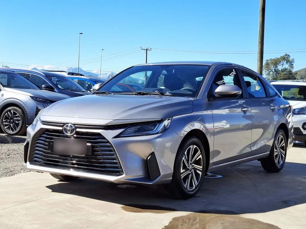 Toyota Yaris 1.5 E 4x2 Sdn Cvt At 4p año 2026