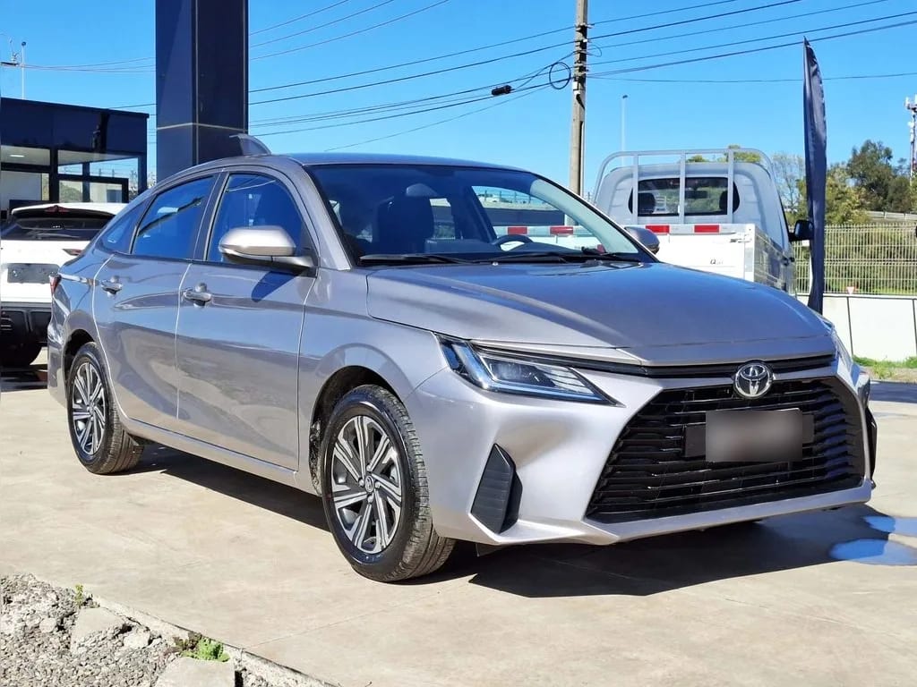 Toyota Yaris 1.5 E 4x2 Sdn Cvt At 4p año 2026