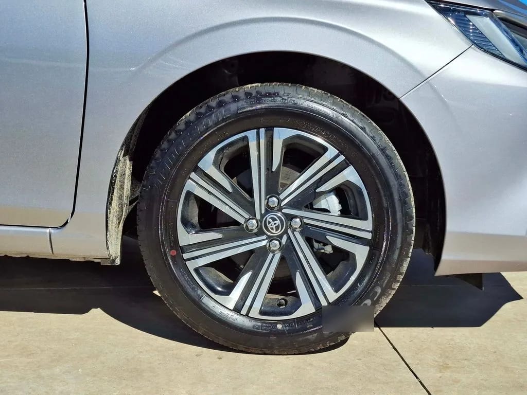 Toyota Yaris 1.5 E 4x2 Sdn Cvt At 4p año 2026