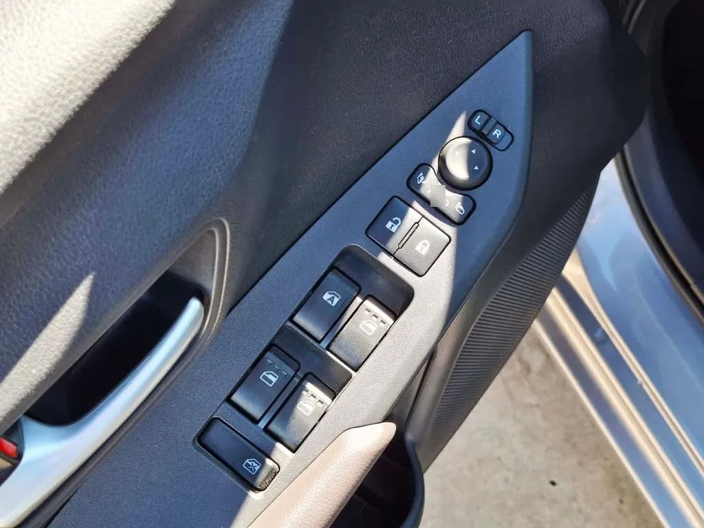 Toyota Yaris 1.5 E 4x2 Sdn Cvt At 4p año 2026