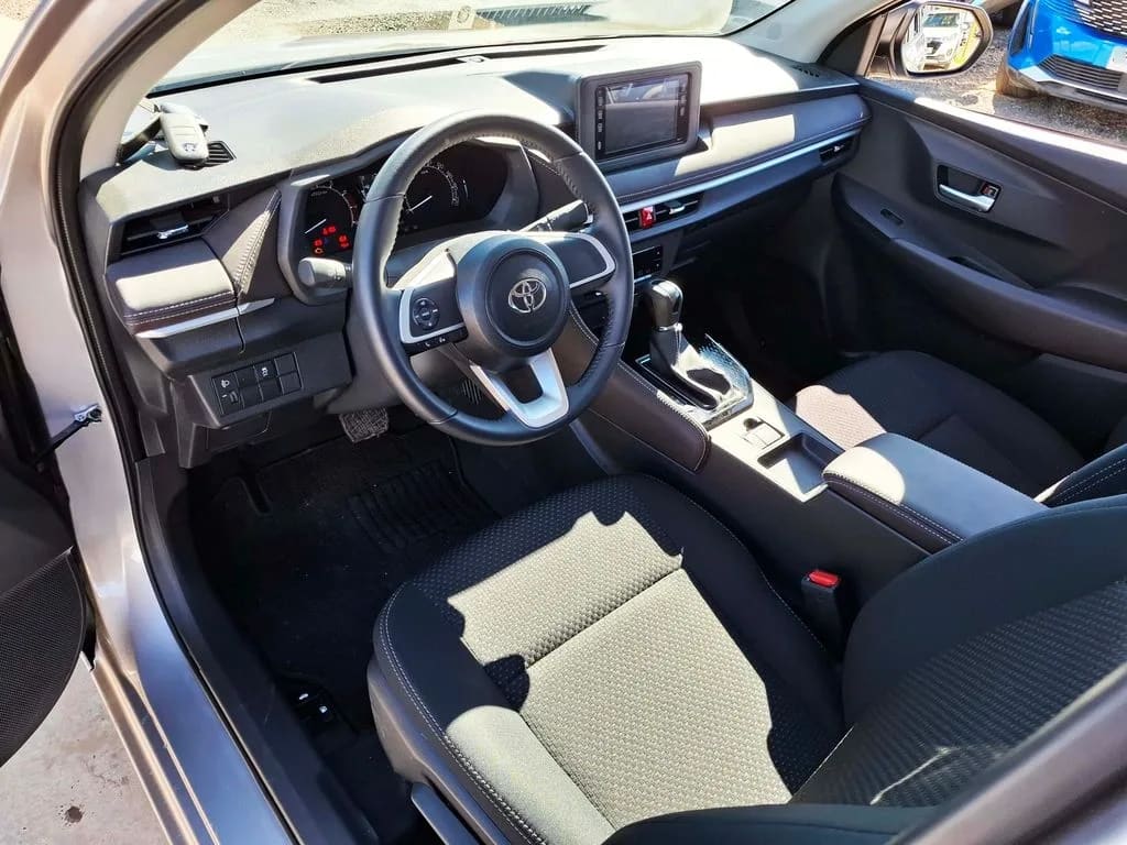 Toyota Yaris 1.5 E 4x2 Sdn Cvt At 4p año 2026