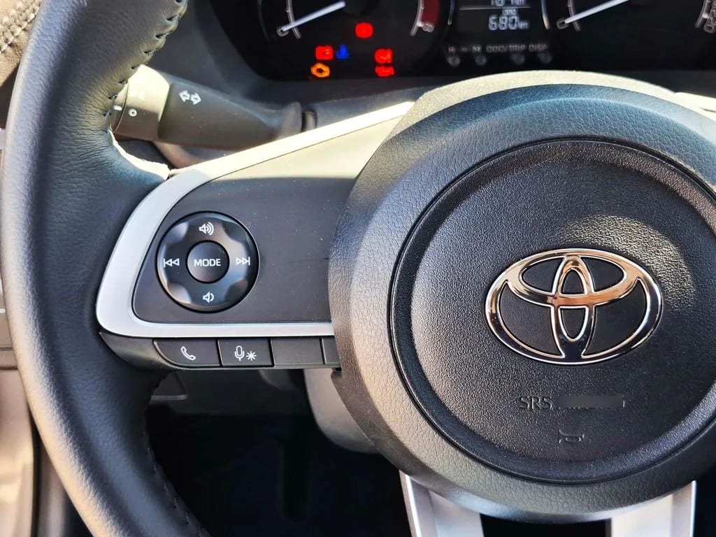 Toyota Yaris 1.5 E 4x2 Sdn Cvt At 4p año 2026
