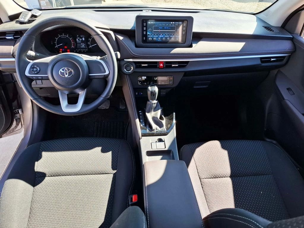 Toyota Yaris 1.5 E 4x2 Sdn Cvt At 4p año 2026