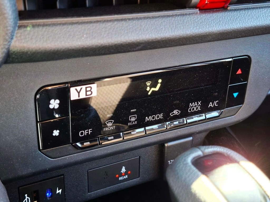 Toyota Yaris 1.5 E 4x2 Sdn Cvt At 4p año 2026