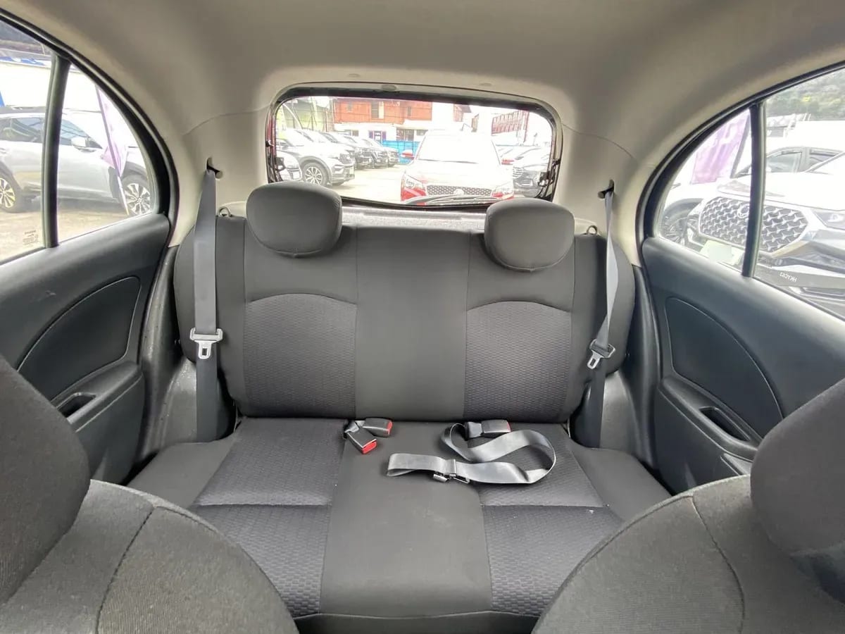Nissan March 1.6 Active 4x2 Mt 5p año 2016
