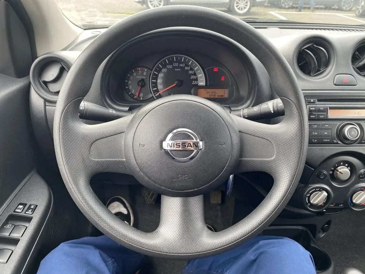 Nissan March 1.6 Active 4x2 Mt 5p año 2016
