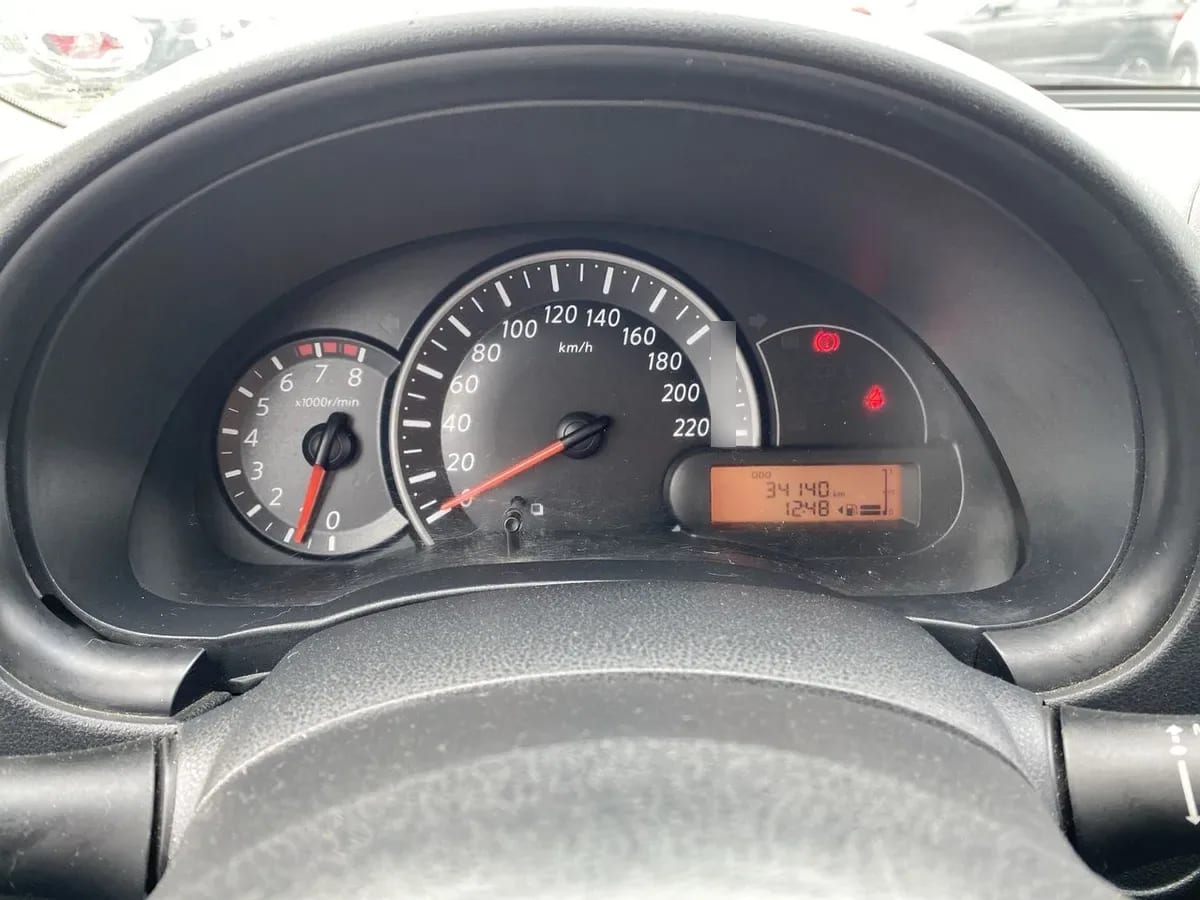 Nissan March 1.6 Active 4x2 Mt 5p año 2016